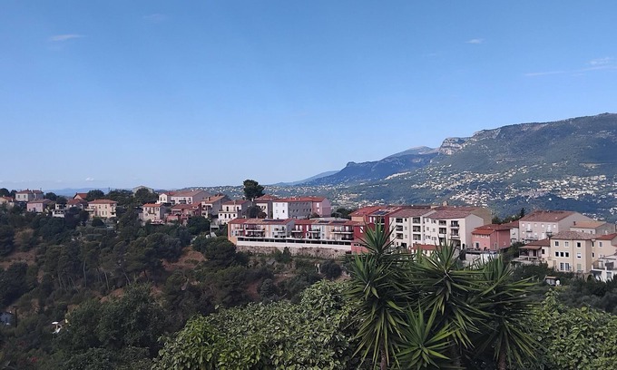 Colomars Villa | 4-bedroom villa with pool, Air conditioning, garden, parking in a quiet village