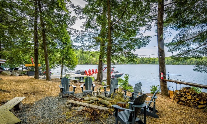 Seguin Cottage | 4 bedrooms and 3 bathrooms on Clear Lake!