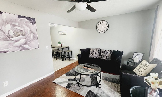Dupont House | 4 bedrooms near DIA