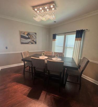Decatur House | 4 Bedrooms Private Backyard Smoke Room Garden Tub