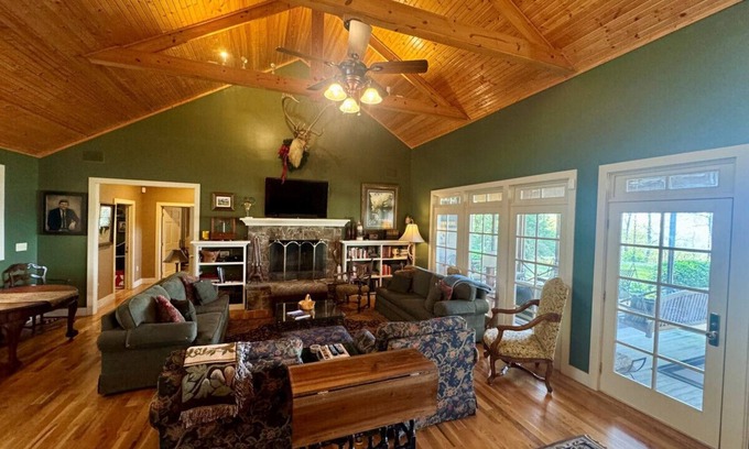 Monteagle House | 4 Bedrooms with Views on Monteagle Mountain