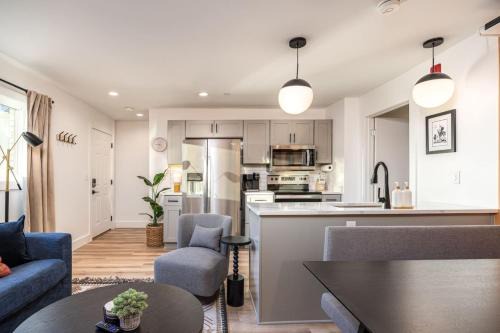 Hillsboro Village Apartment | 4 Beds 3 Bedroom Updated Condo w Desks Patio and Parking