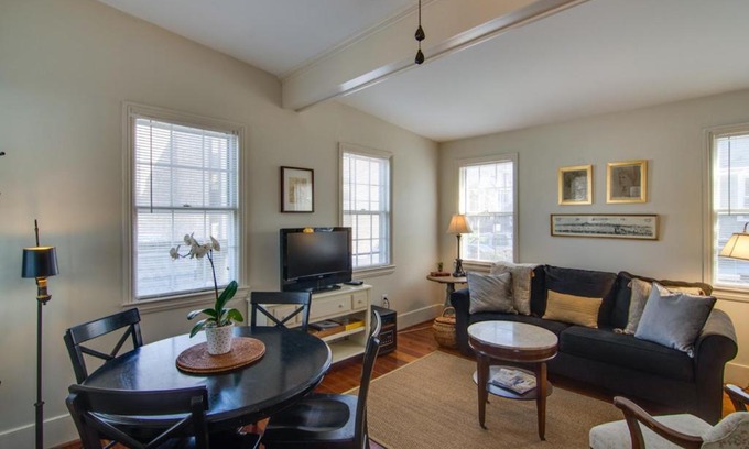 Cannonborough Elliotborough House | 4 Bee St