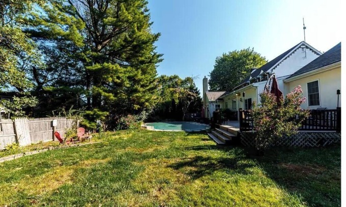 Springfield House | 4 BR 3 BA - EV Charger - Garage & Driveway Parking