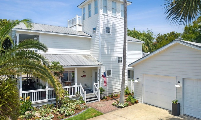 Crystal Shores House | 4 BR, 3 Ba, Sleeps 8, Deck with Gulf View, Steps to Beach Access!