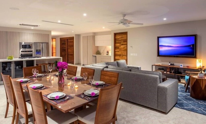 South Shore Hotel Area Apartment | 4 BR Casa Indah Luxury 3400 SF Condo, 4 BR Luxury Indah Condo 3400 SF