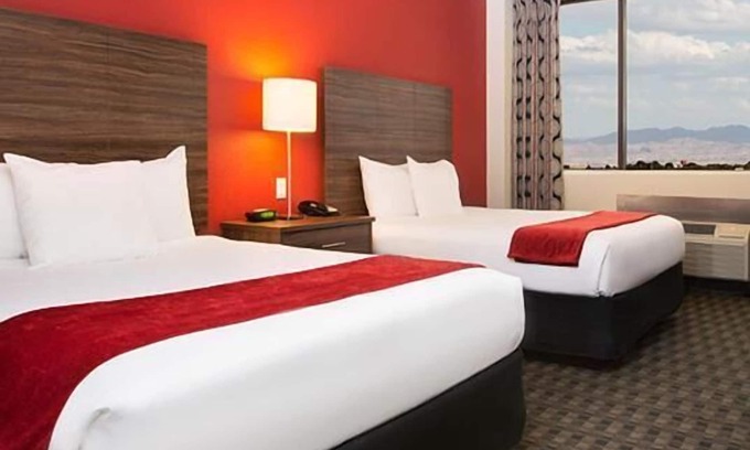 Downtown Las Vegas Hotel | 4 Deluxe Two Queen Rooms at The D Las Vegas