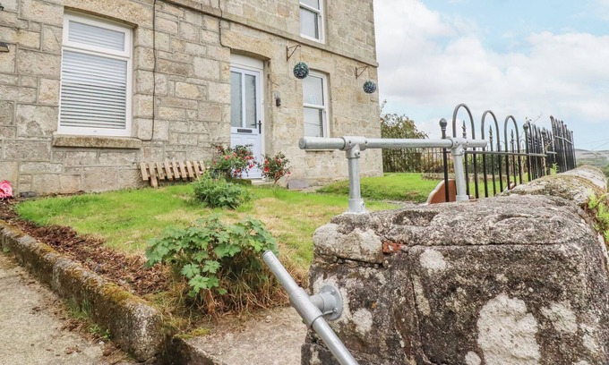 St. Dennis Cottage | 4 GREENBANK TERRACE, pet friendly, with open fire in St Dennis