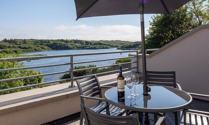 Clifden Apartment | 4 Harbour Heights - Sea Views that Wow