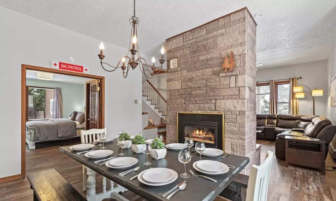 Kellogg House | 4 king beds, walk to restaurants, ideal for groups, gondola view, HUGE game room