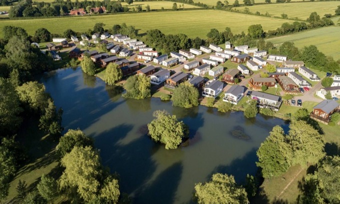 Saxmundham Cottage | 4 Lakeside (6) - sleeps 6 guests in 3 bedrooms