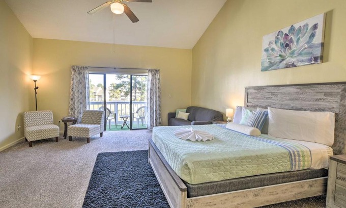 Little River Apartment | 4 Mi to Cherry Grove Beach Studio with Pool!