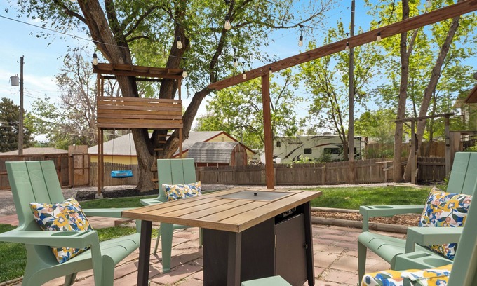 West Colorado Springs Apartment | 4 mi to Garden of Gods+Downtown+Old CO w Treehouse BSMT APT