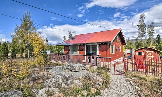 Grand Lake Cabin | 4 Mi to Grand Lake: Mtn-View Cabin w/Fire Pit!