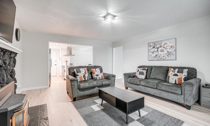 Stockton House | 4 Mi to San Joaquin River Remodeled Home with Patio