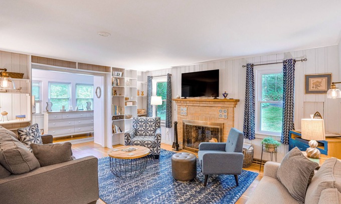 Richmond Cottage | 4 Mi to Skiing: Cottage w/Fire Pit in Richmond!