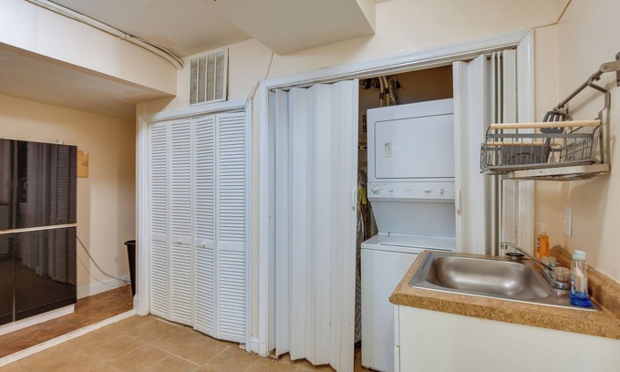 Petworth Apartment | 4 Mi to US Capitol: DC Apartment
