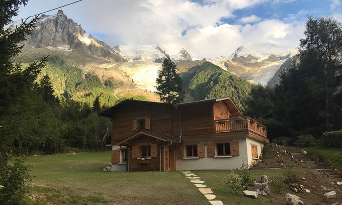 Les Bossons Apartment | 4 min from Chamonix by car, Charladomé chalet apartment Garden level