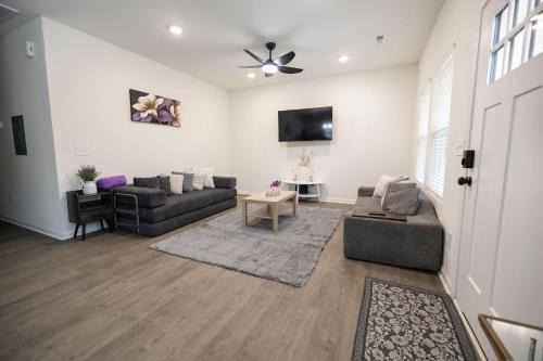 Burlington House | 4 Min to Downtown - 10 Min to Elon - Washer and Dryer