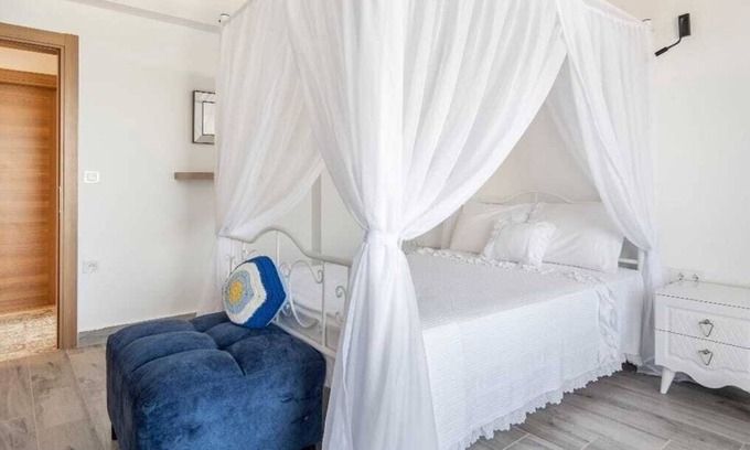 Bogazici Apartment | 4 Person, Apartment with Shared Pool - AWZ 255