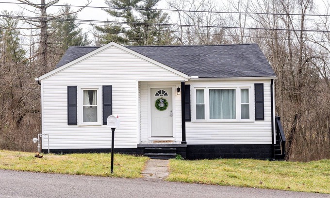 London House | 4 Person Cozy Home Near Downtown London