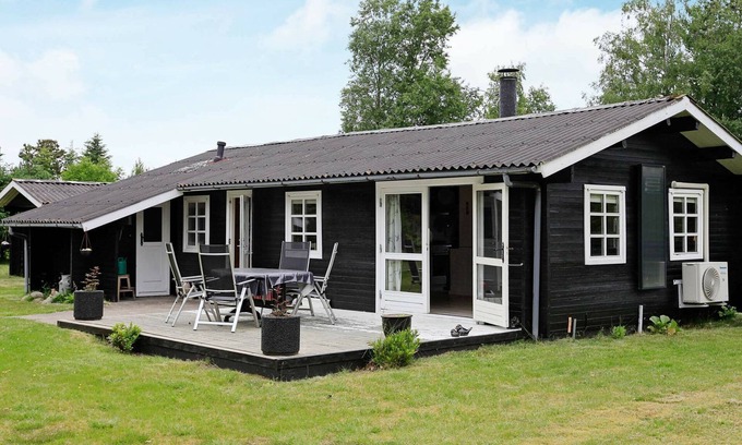 Bratten Strand House | 4 person holiday home in Jerup