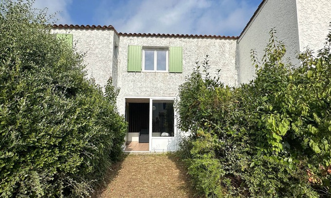 La Palmyre House | 4-Room Villa, 3 Bedrooms, Pets Allowed, Parking, WiFi, Near Sea