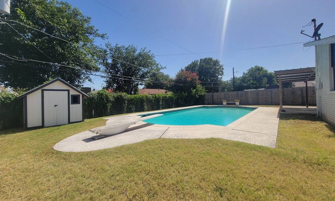 Fort Worth House | 4-Season Beauty with pool in Fort Worth