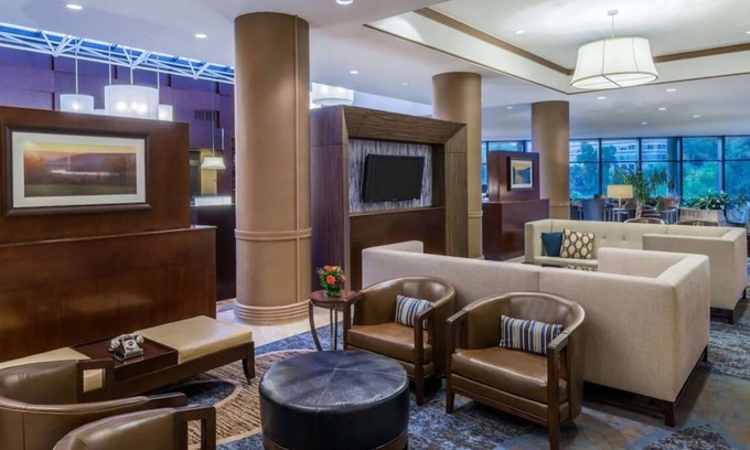 Alexandria West House | 4 Spacious Units, Pool, Restaurant and Bar, Near Old Town Alexandria