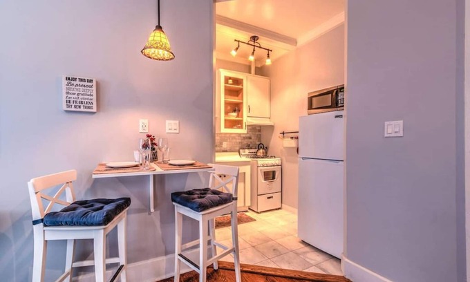 Midtown Apartment | #4 · Splendid Colonial in Midtown w Parking