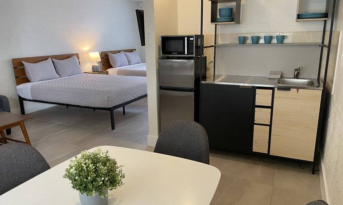 Bay Esplanade Apartment | 4 · Surf n Sand Studio Apartment by the Water 4