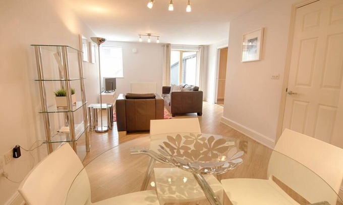 Wimbledon Apartment | 4 The Courtyard - 2 bedroom apartment