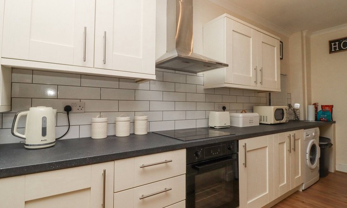 Haworth Cottage | 4 TYNE STREET, pet friendly, character holiday cottage in Haworth