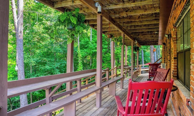 Wiley Cabin | #4 - Waterfall Retreat-Queen Riverfront Room-By Tallulah Gorge
