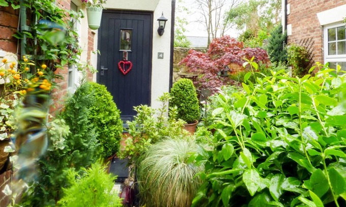 Morpeth Cottage | 4 WHEATSHEAF YARD, pet friendly, with a garden in Morpeth
