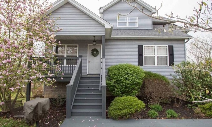 Taylorsville House | 40- Lake & Bourbon Trail Getaway