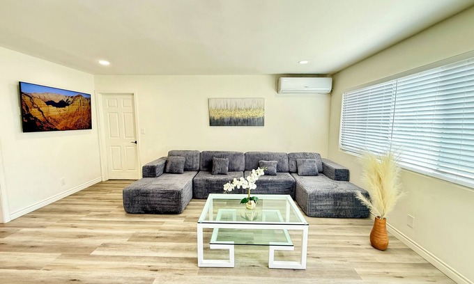 Upland Apartment | 40% OFF Upland 2 Master Beds W/Yard - Close To Airport, Hospitals & Colleges