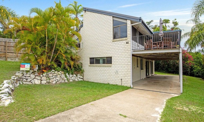 Rainbow Beach House | 40 Rumbalara Avenue - Rainbow Beach. Great location, views to ocean.