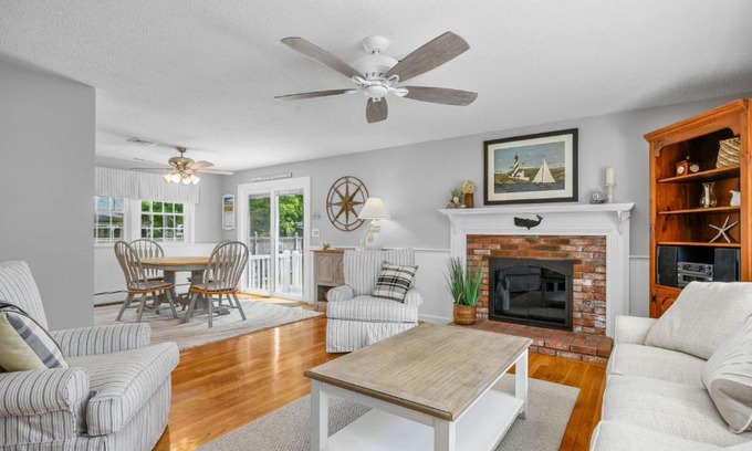 West Harwich House | 40 Willow Street West Harwich - Waves on Willow