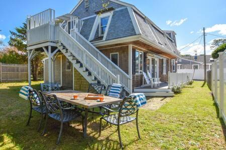 Dennis Port House | 400 Yards to the Beach Dogs Welcome