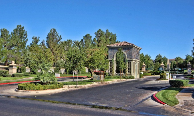 Spring Valley House | 4000 SQ. Foot, LARGE LUXURY HOME- POOL-Guard Gated Community. Close 2 Strip!