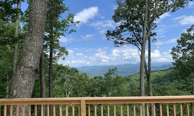 Waynesville Cabin | 4000ft Elevation w Miles of Views from Angel Ridge with Hot Tub & Expansive Deck
