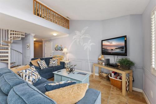 Diamond Beach Apartment | 401 E Raleigh Ave, Unit B