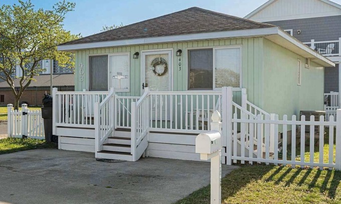 Little Salisbury House | 403 Carribbean | 2BR 1BA Bayside Beach Bungalow