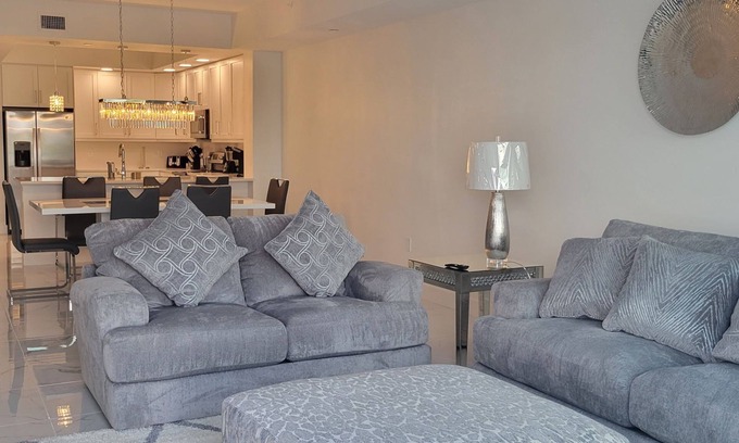 Island Estate Condo | 407, Water View-Clearwater Bch in 6 min, Pool/Gym