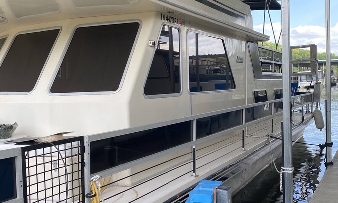 Guild Boat Rental | 41 Foot Boat on Tennessee River, 15 minutes from Chattanooga