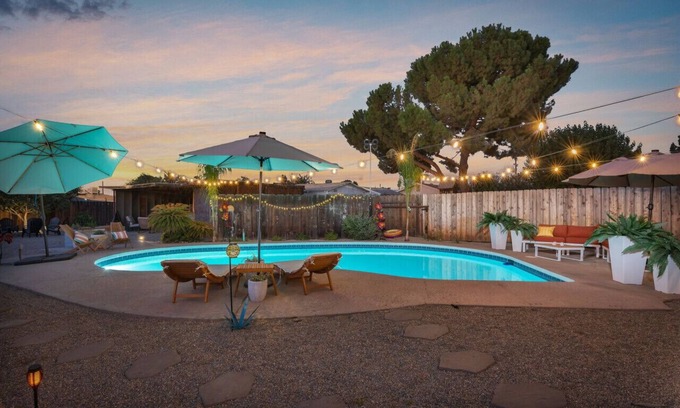 Greenacres House | 414) Relaxing House with Pool +free hot yoga class