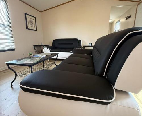 Belleville House | 420 Oasis