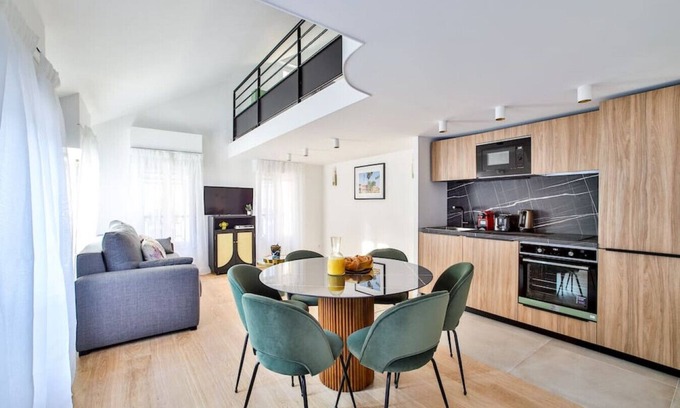 L'Europe Apartment | 43. Duplex 4 person St Lazare Galerie LaFayette 8èm