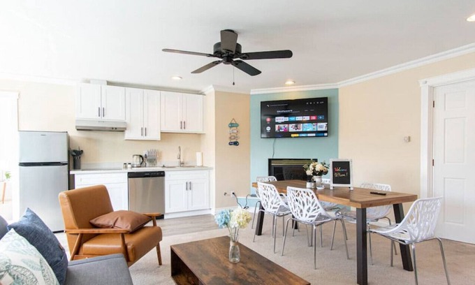 Tukwila House | 4429 entire · Gorgeous 6BR 3BA house near airport & Seattle